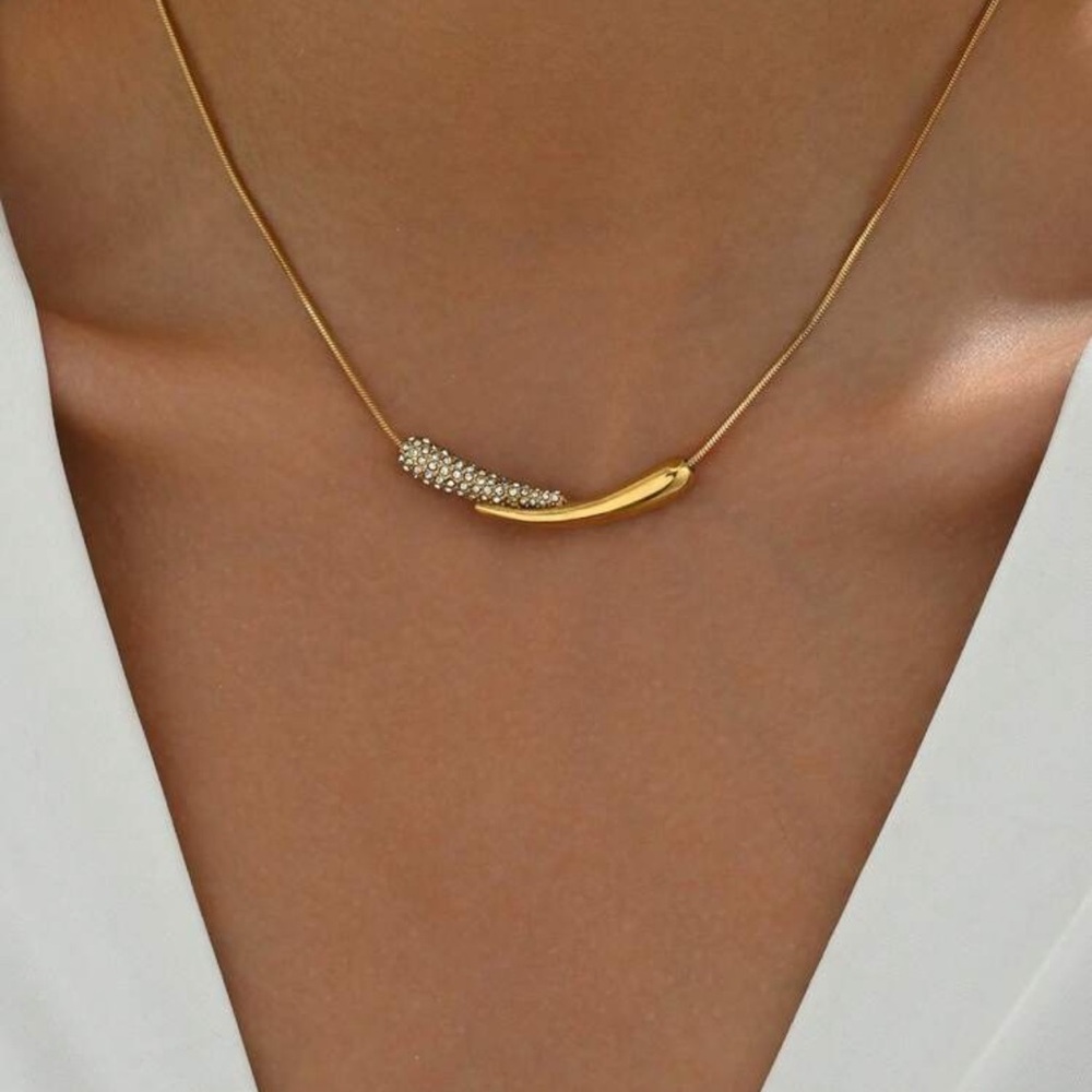 18K Gold Plated Stainless Steel Curved Pendant Necklace Elegant Daily Wear - Picture 3 of 4